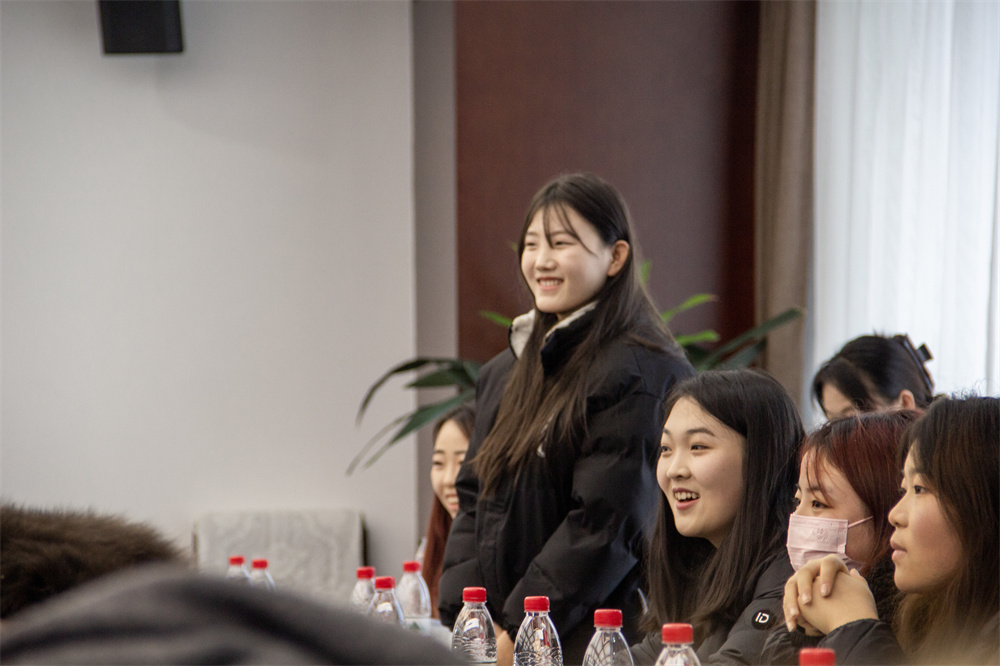 2024年12月6日，，，，，，我公司与兰州资源情形职业手艺大学民族工艺学院乐成举行认知实践运动。。。。。。。。